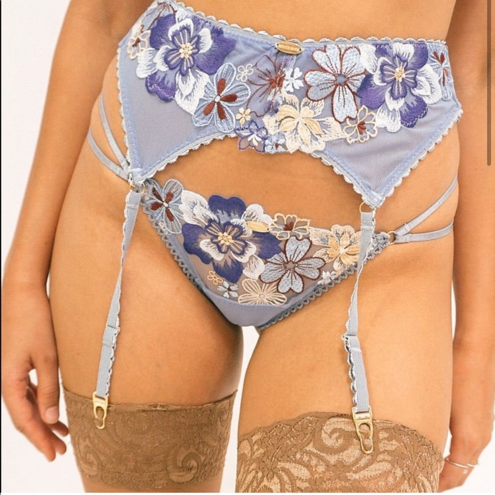 SOLD- Victoria's Secret Bonnie Garter - Nette Rose